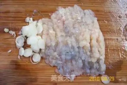 Make Dragon and phoenix are auspicious, silver thread chrysanthemum step 2