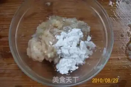 Make Dragon and phoenix are auspicious, silver thread chrysanthemum step 3