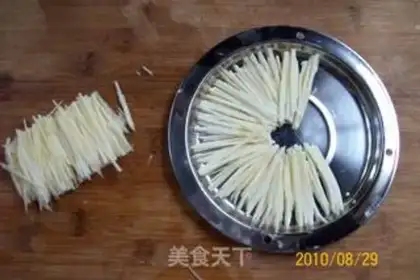 Make Dragon and phoenix are auspicious, silver thread chrysanthemum step 7