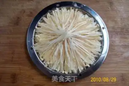 Make Dragon and phoenix are auspicious, silver thread chrysanthemum step 8