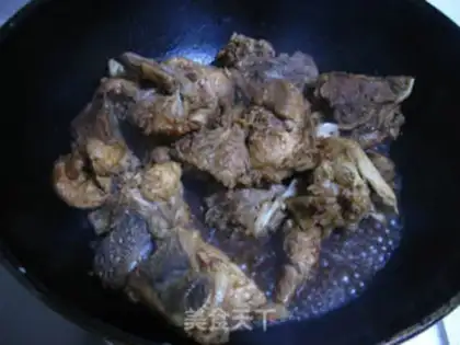 Make Stewed pork bone with beans and potatoes step 7