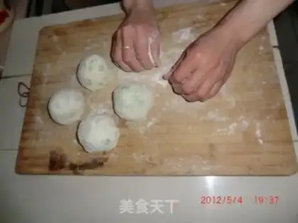 Make Yuqian steamed buns step 6