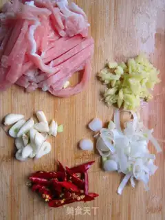 Make Dry stir-fried green beans step 1