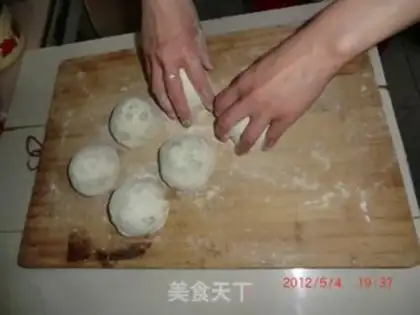 Make Yuqian steamed buns step 7