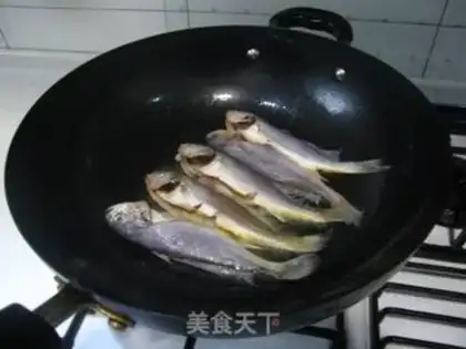 Make Braised small yellow croaker step 4