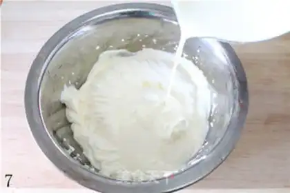 Make strawberry mousse cake step 6