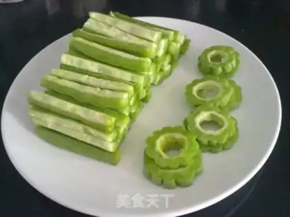 Make Laoganma mixed with bitter gourd step 1