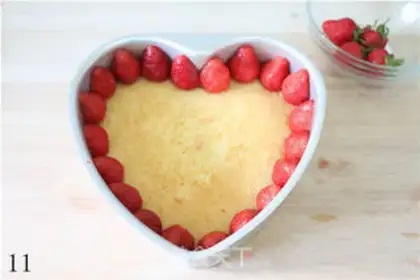 Make strawberry mousse cake step 10