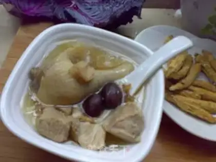 Make American ginseng and Tianqi stewed chicken soup step 4