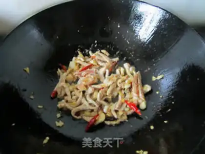 Make Dry stir-fried green beans step 7
