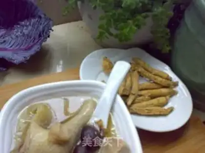Make American ginseng and Tianqi stewed chicken soup step 5