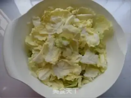 Make Hand-shredded refreshing Beijing cabbage step 2