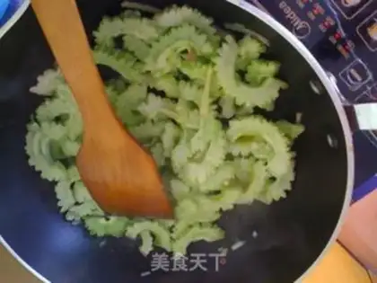 Make Boiled bitter gourd with clams step 2