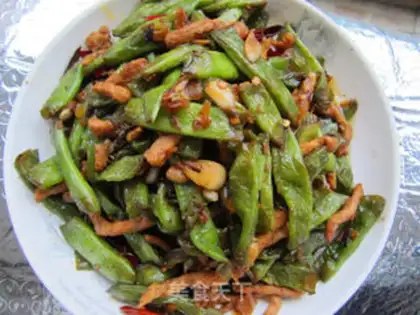 Make Dry stir-fried green beans step 9