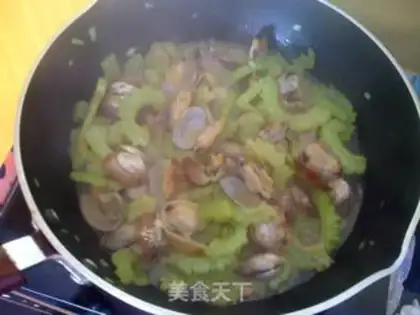 Make Boiled bitter gourd with clams step 5