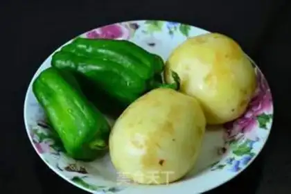 Make Roasted duck with green pepper and potato step 1