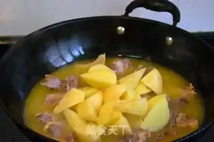 Make Roasted duck with green pepper and potato step 7