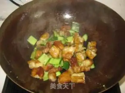 Make stir-fried dough sticks with cucumber step 4
