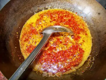Make chili red oil step 9