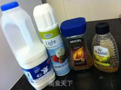 Make Low-fat iced coffee step 0
