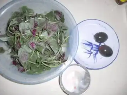 Make Boiled amaranth with preserved egg step 0
