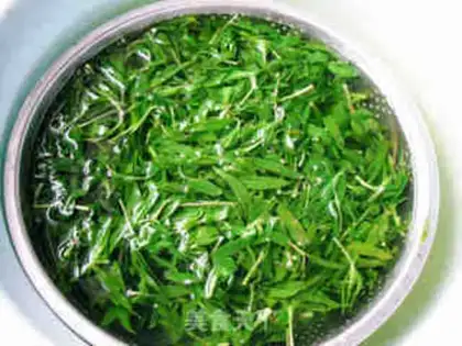 Make Pan-fried pork buns with mountain clover and haw step 2