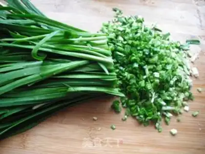 Make Pan-fried pork buns with mountain clover and haw step 5