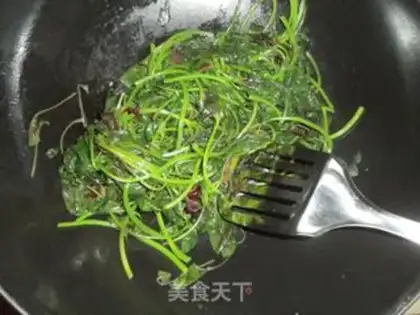 Make Boiled amaranth with preserved egg step 3