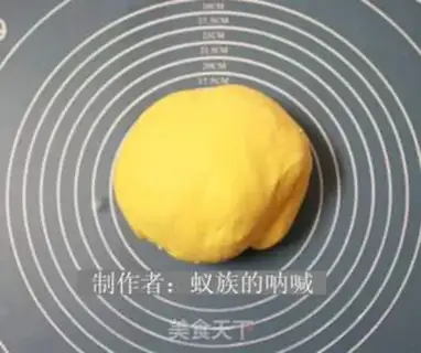 Make Shell bean paste steamed buns step 2