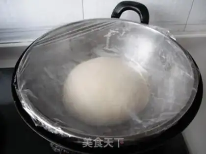 Make Pan-fried pork buns with mountain clover and haw step 6
