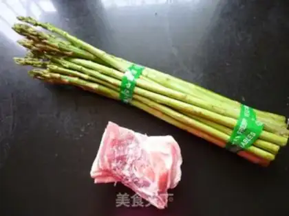 Make stir-fried asparagus with pork belly step 0