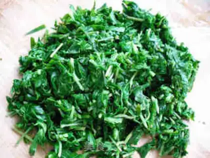 Make Pan-fried pork buns with mountain clover and haw step 8