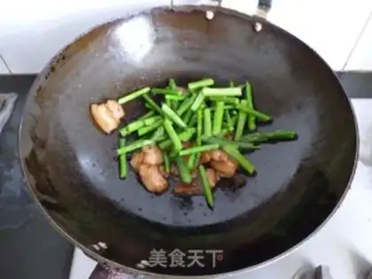 Make stir-fried asparagus with pork belly step 5