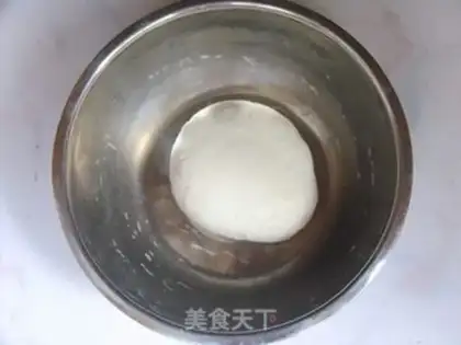 Make milk-flavored brown sugar sesame cake step 2