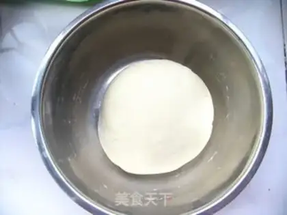 Make milk-flavored brown sugar sesame cake step 3