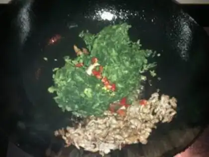 Make shredded pork with preserved vegetables step 4