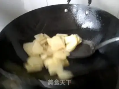Make Home-cooked potato chips step 1