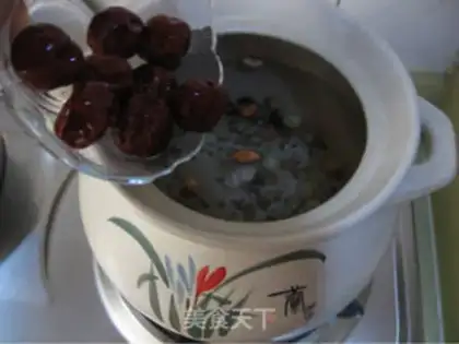 Make eight-treasure porridge step 7