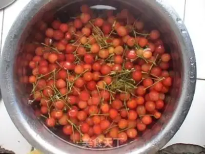 Make large-fruit strawberry jam step 1