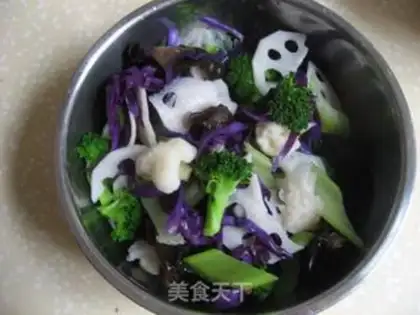 Make cold mixed vegetarian assorted step 1