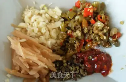 Make Crispy duck sausage with pickled pepper step 1