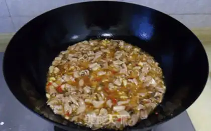 Make Crispy duck sausage with pickled pepper step 4