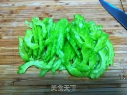 Make Balsam pear slices step 1