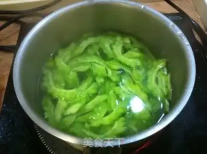 Make Balsam pear slices step 2
