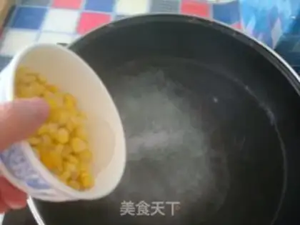 Make Corn soup with wolfberry chicken sauce step 2