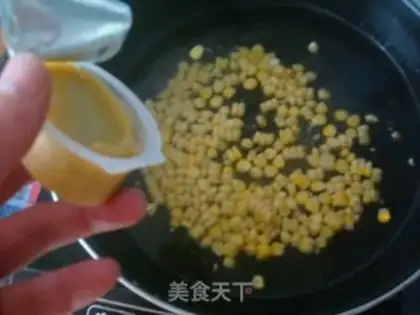 Make Corn soup with wolfberry chicken sauce step 3
