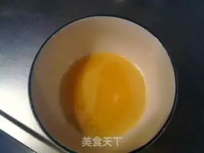Make Fruit and vegetable salad egg roll step 2