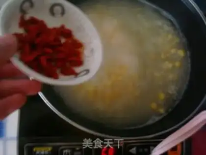 Make Corn soup with wolfberry chicken sauce step 7