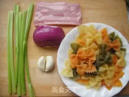 Make Bacon Butterfly Noodles step 0