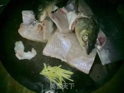 Make Crispy grass carp pieces step 1